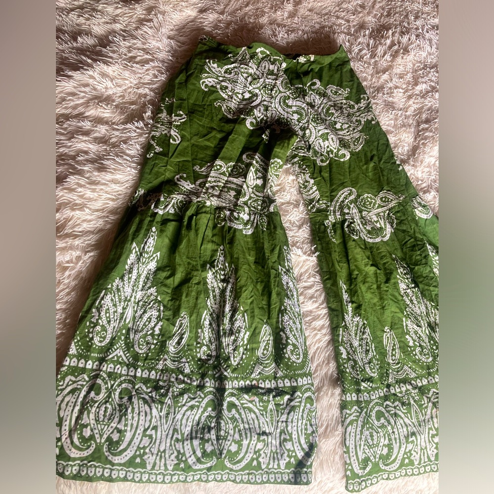 Flowy adjustable green and white pants